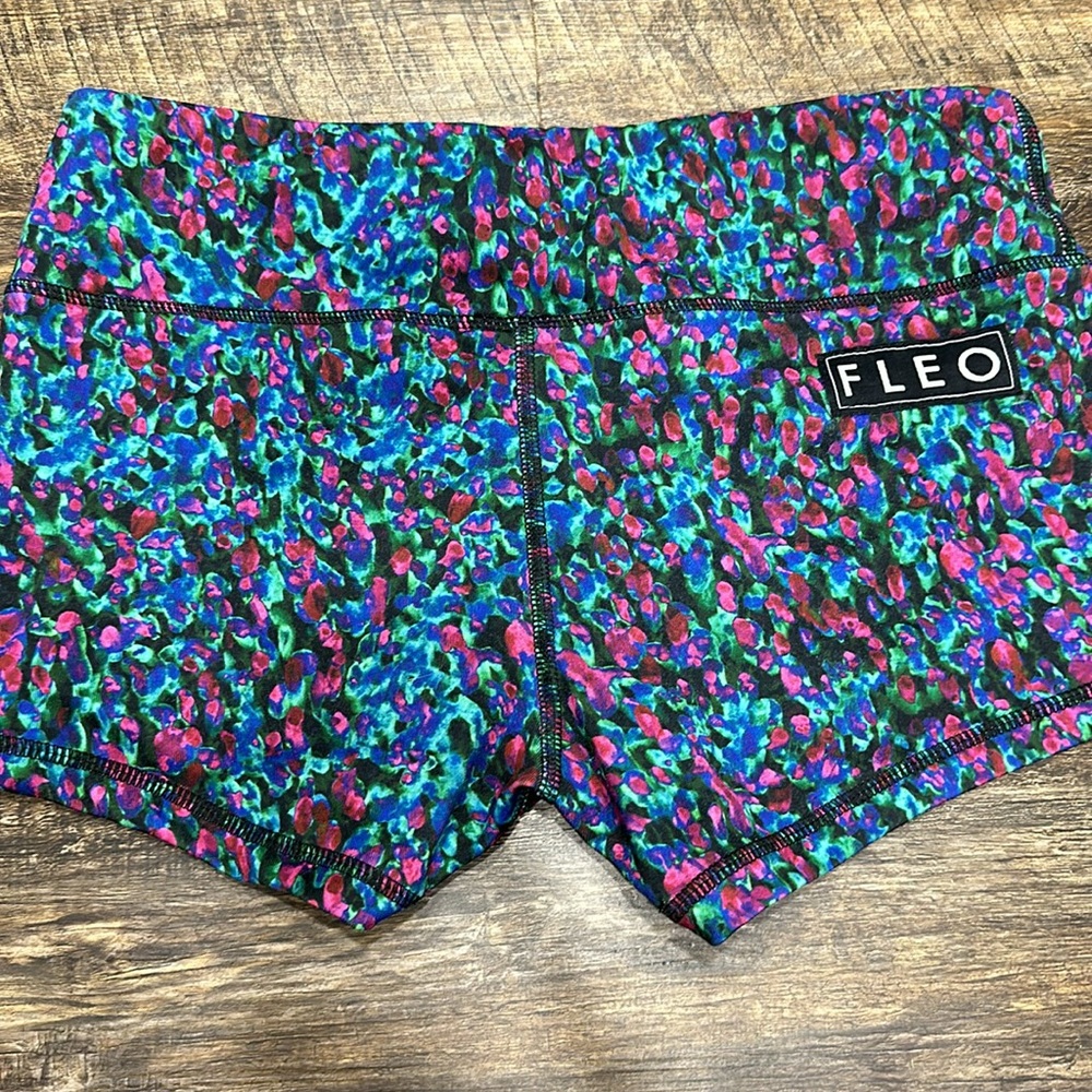 Fleo Shorts - Picture 2 of 3